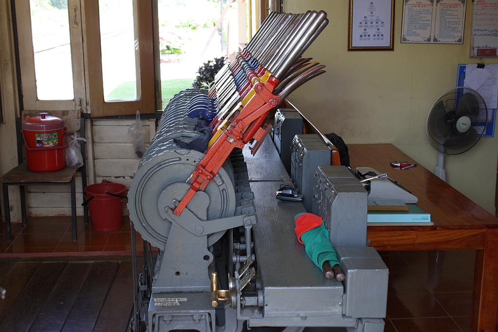 Blick ins Stellwerk des Bf. Wang Khapi am 26.Oktober 2011.