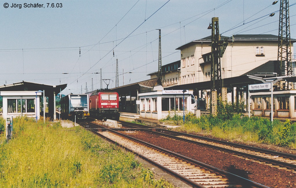 Blick nach Osten auf Naumburg Hbf am 7.6.03.

