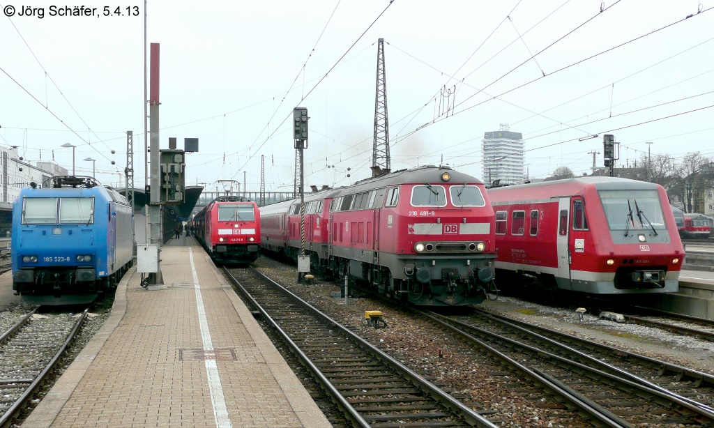 Blick nach Sden auf die Gleise 3 bis 6 in Ulm Hbf: 185 523, 146 211, 218 491 mit Schwestermaschine und 611 004.