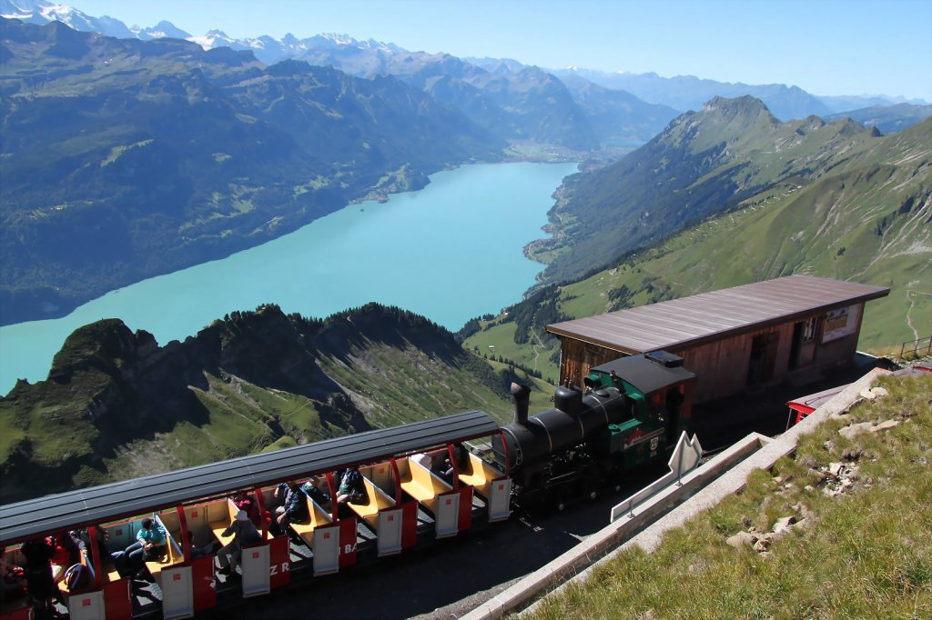 Blick von oberhalb der Rothorn-Station(2245m..M.)auf den Brienzersee.Ganz hinten sieht man noch etwas vom Thunersee.27.08.12