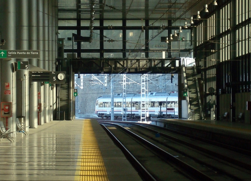 Blick in Richtung Ausfahrt des Kopfbahnhofs von Cadiz, 20.9.2010