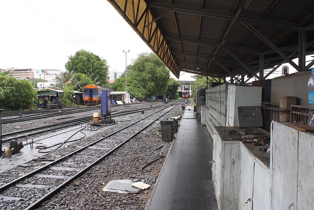 Blick in die Schnellreparaturwrkstaette des Bf. Hua Lamphong am 09.Juni 2012. 

