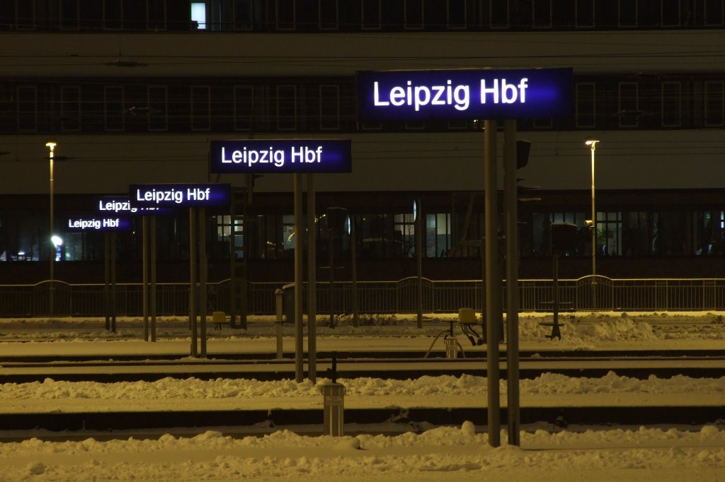 Blick ber die Auenanzeige des Standortes.
Hier: Leipzig Hbf von Gleis 16-Gleis 26.
Leipzig, der 1.1.2010