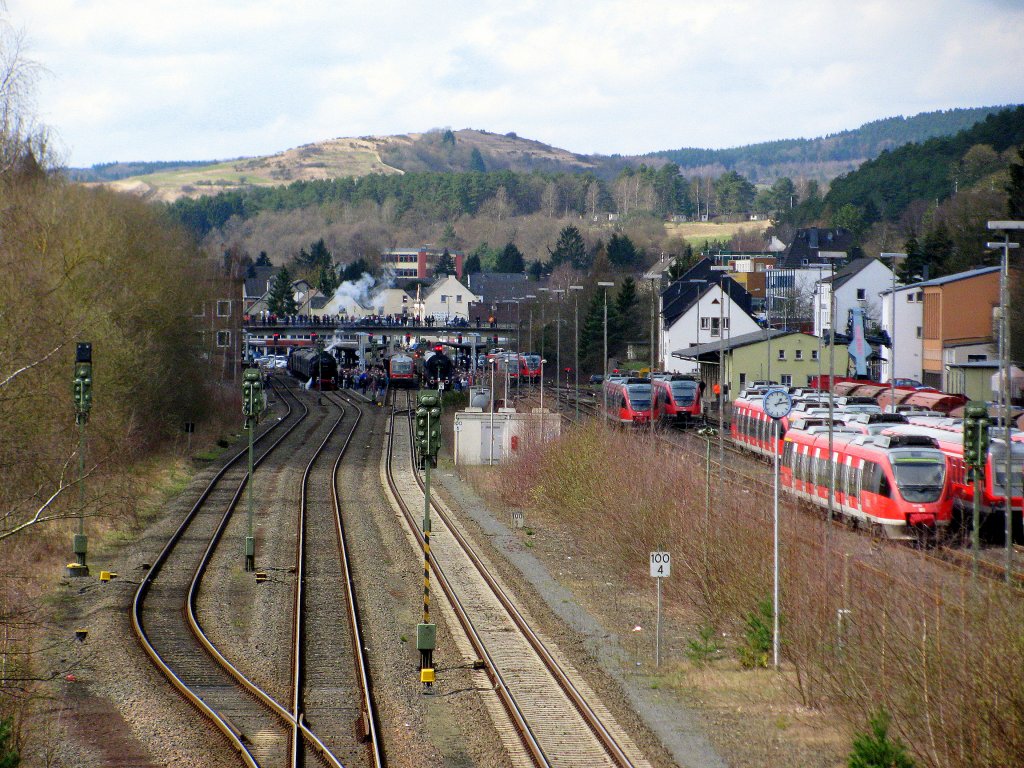 Blick ber dem Bahnhof Gerolstein beim Dampfspektakel am 02.04.