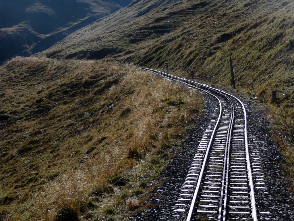 Blick zurck auf die Zahnradstrecke Richtung Furka, 2.10.11