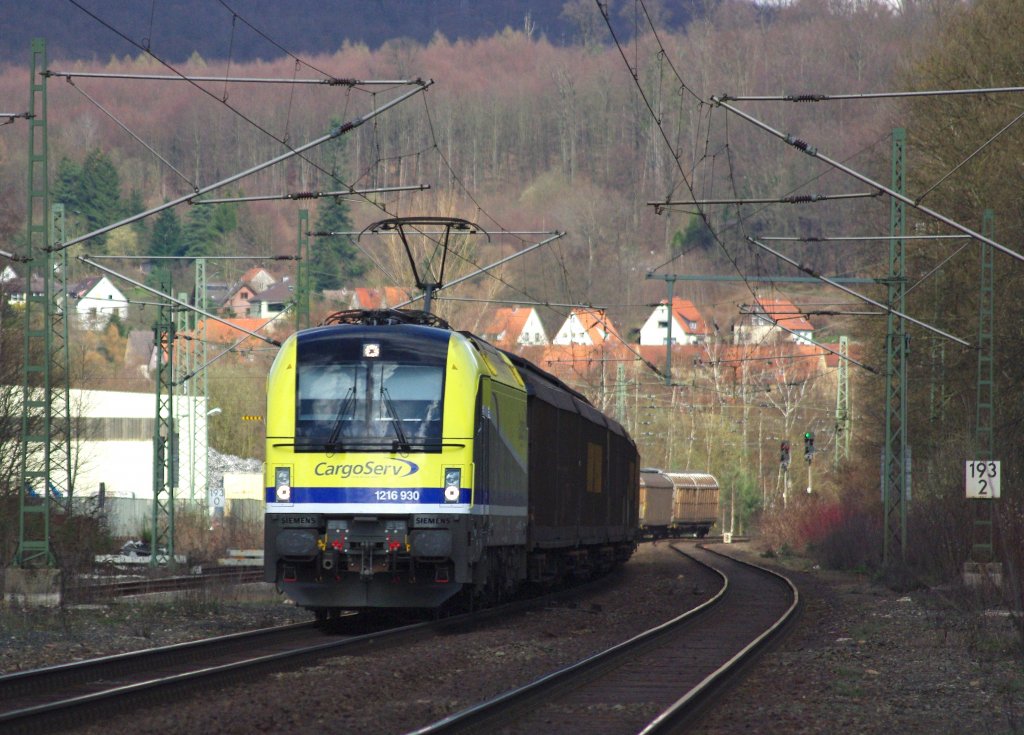 Blitzblank und leuchtend kam sie daher: 1216 930 der CargoServ mit Gz in Richtung Kassel. Aufgenommen am 31.03.2010 in Hann. M�nden.