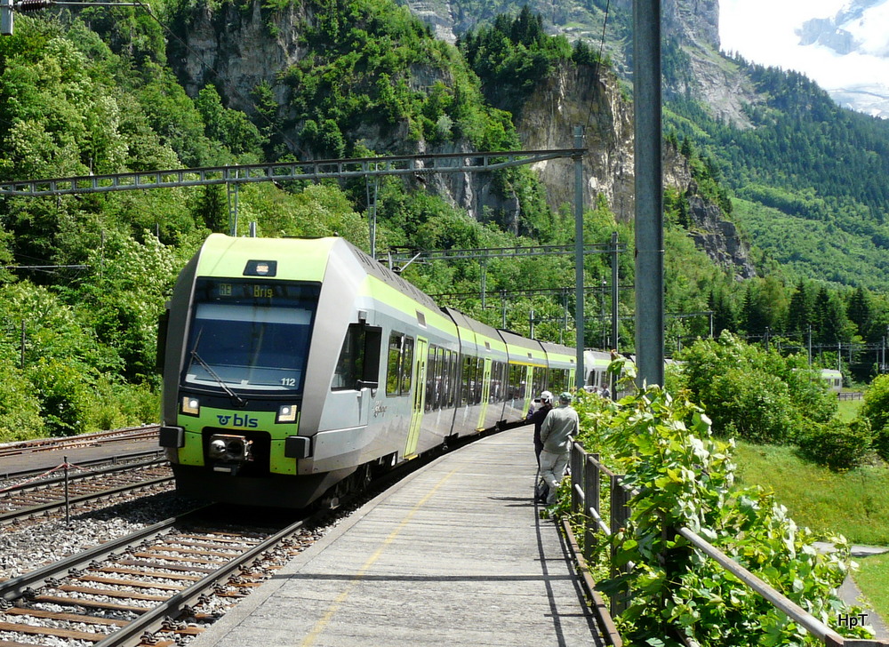 BLS / 100 Jahre Ltschbergbahn - Triebzug RABe 535 112 bei der durchfahrt im Bahnhof Blausee-Mitholz am 30.06.2013