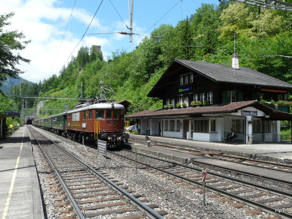 BLS / 100 Jahre Ltschbergbahn - Ae 6/8 205 mit Extrazug von Kandersteg bei der durchfahrt im Bahnhof Blausee-Mitholz am 30.06.2013