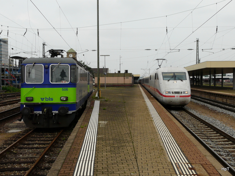 bls / DB - Re 4/4 420 509 neben ausfahrendem ICE 401 089-8 im Bahnhof Basel Badisch am 04.09.2012