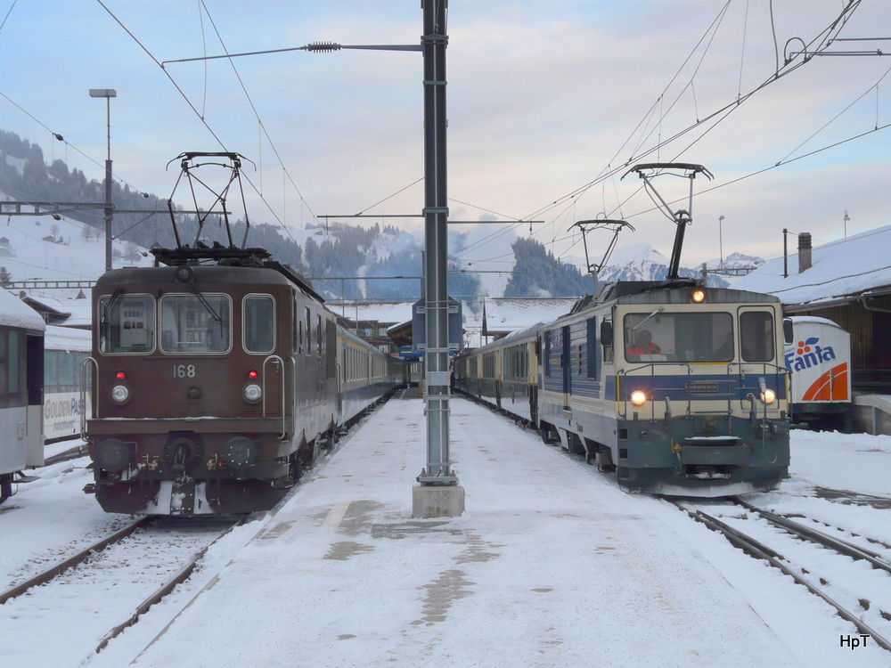bls + MOB - Bahnhof Zweisimmen mit bls Re 4/4 168 und MOB GDe 4/4 6001 am 04.12.2010