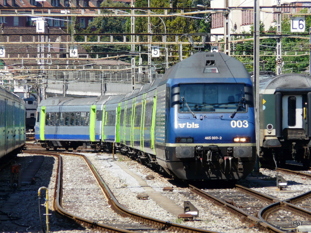 bls - 465 003-2 abgestellt im Bahnhofsareal von Bern am 07.08.2010