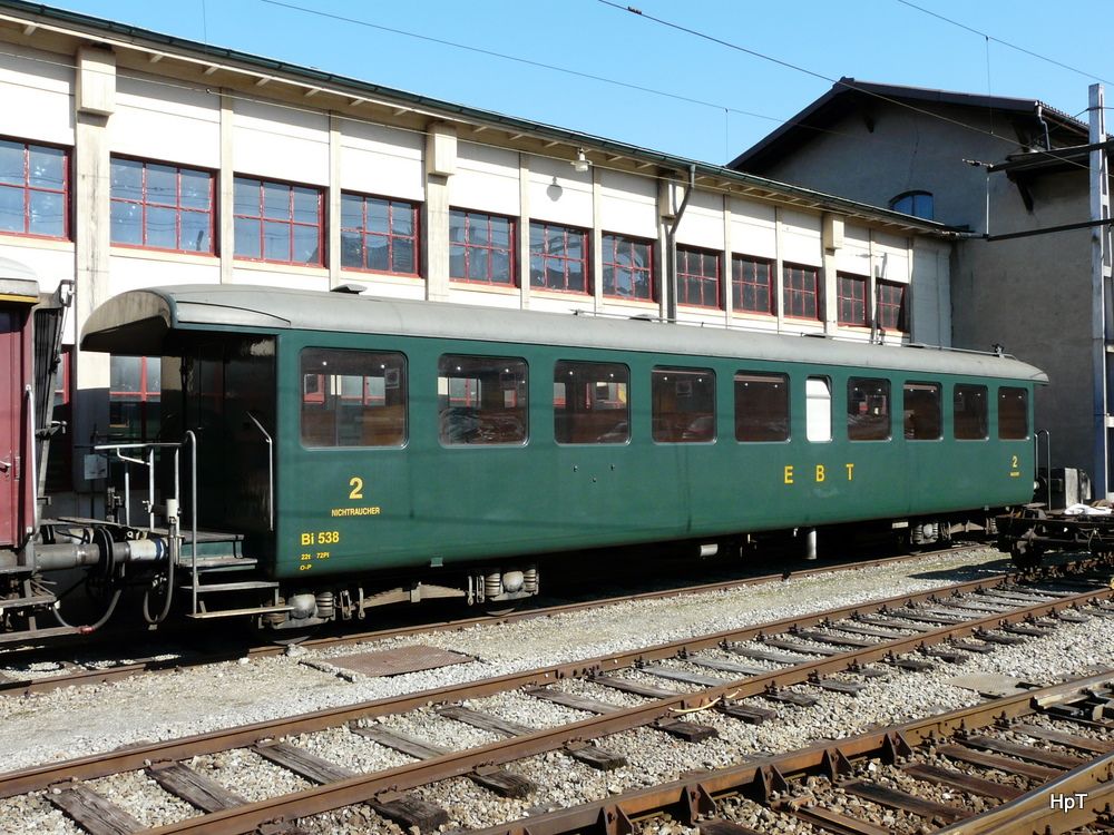 BLS - EBT Oldtimer Personenwagen Bi 538 im Bahnhof Huttwil am 02.03.2012