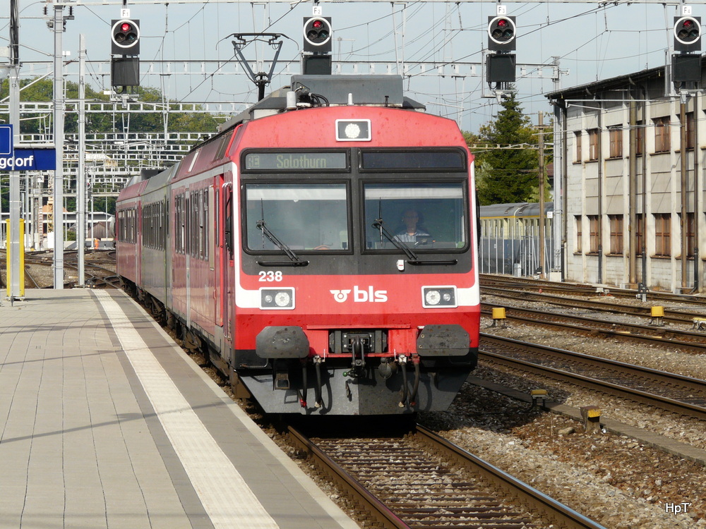 bls - Einfahrender RE im Bahnhof Burgdorf am 17.09.2012