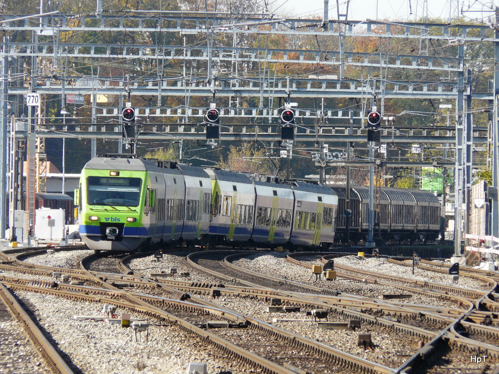 bls - Einfahrender Regio im Bahnhof Burgdorf am 29.10.2010