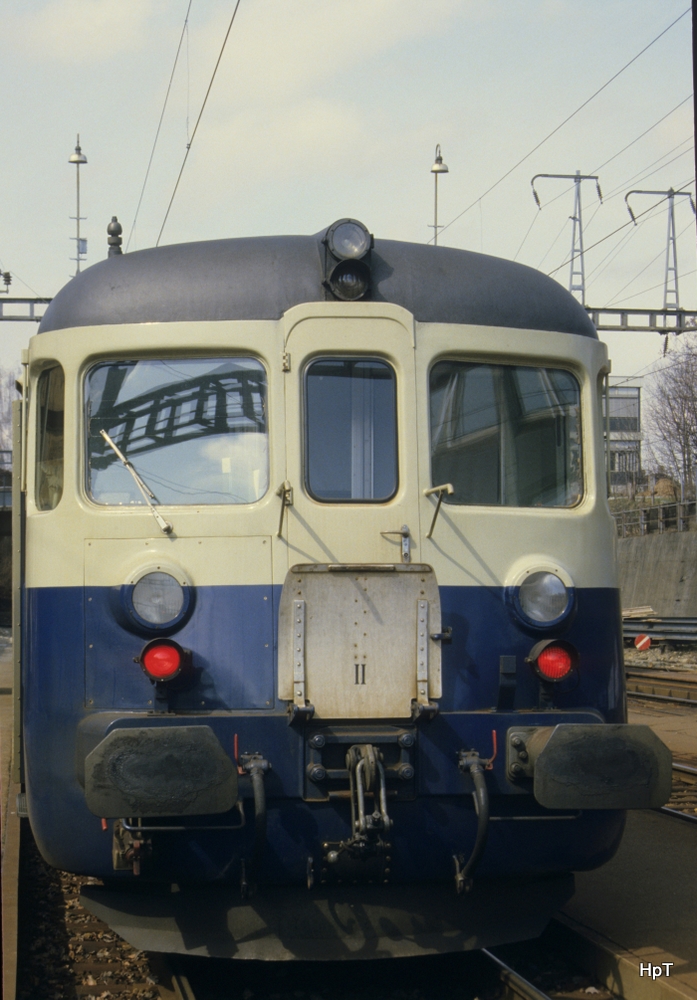 bls - Frontseite II des Triebwagen ABDe 4/8 742 im Bahnhof Fischermtteli im Mai 1985