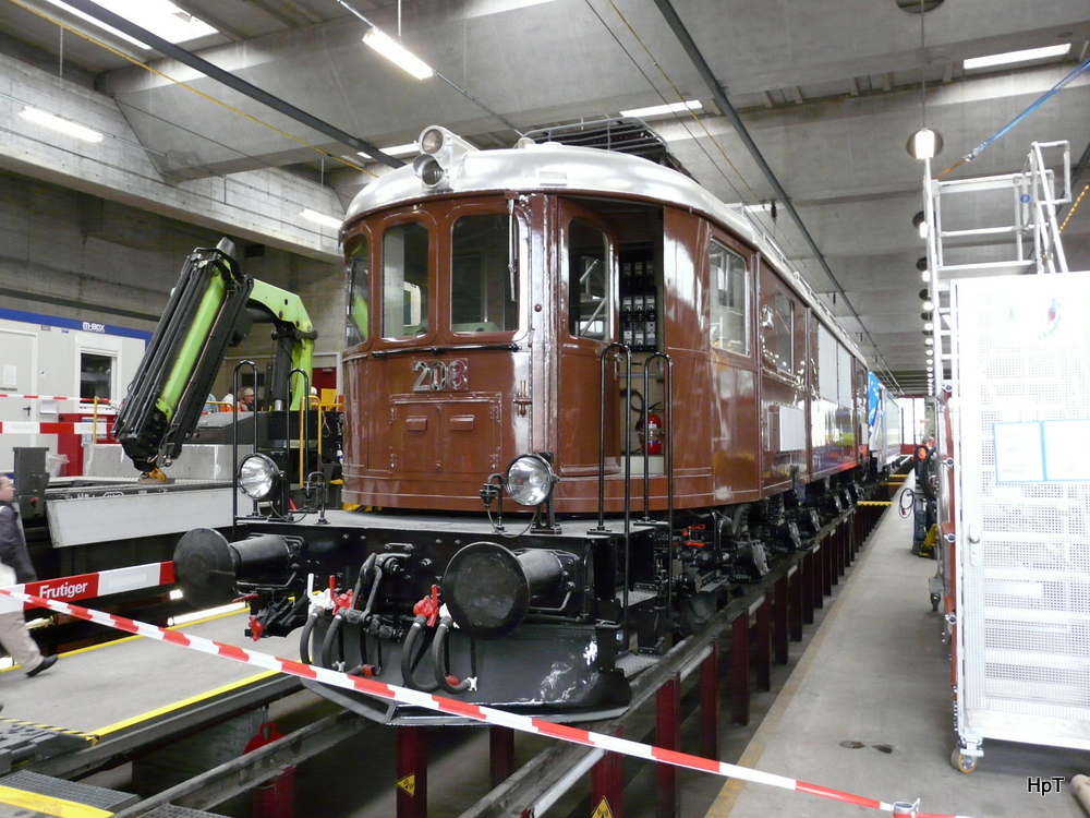 bls - Lok Ae 6/8  208 im Werkstttearel in Spiez anlsslich eines Tag der offen Tr der Werksttte am 25.05.2013