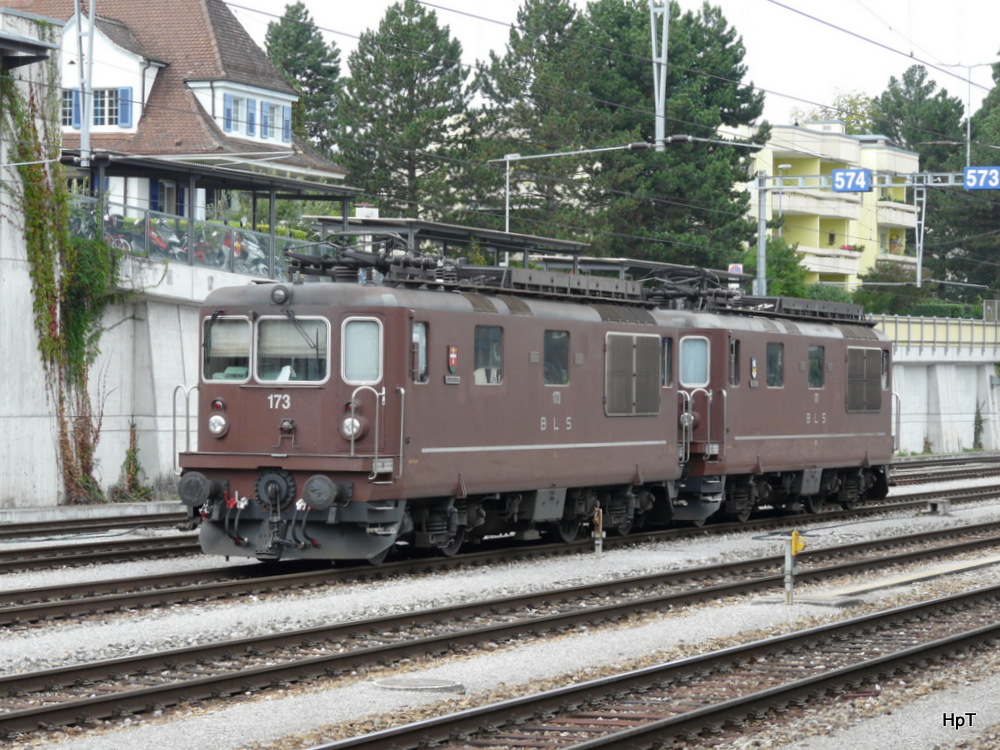 bls - Lok`s Re 4/4 173 und Re 4/4 171 im Bahnhofsareal in Spiez am 03.09.2012