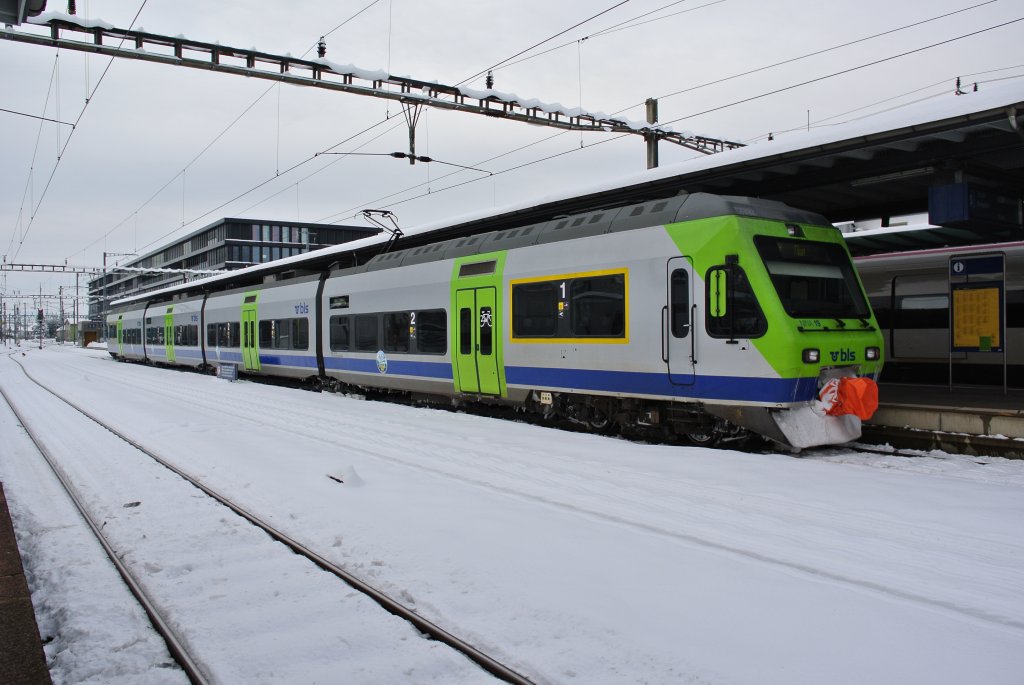 BLS Nina, RABe 525 Nr. 19, als Ersatz RE 3440 in Solothurn, 09.12.2012.