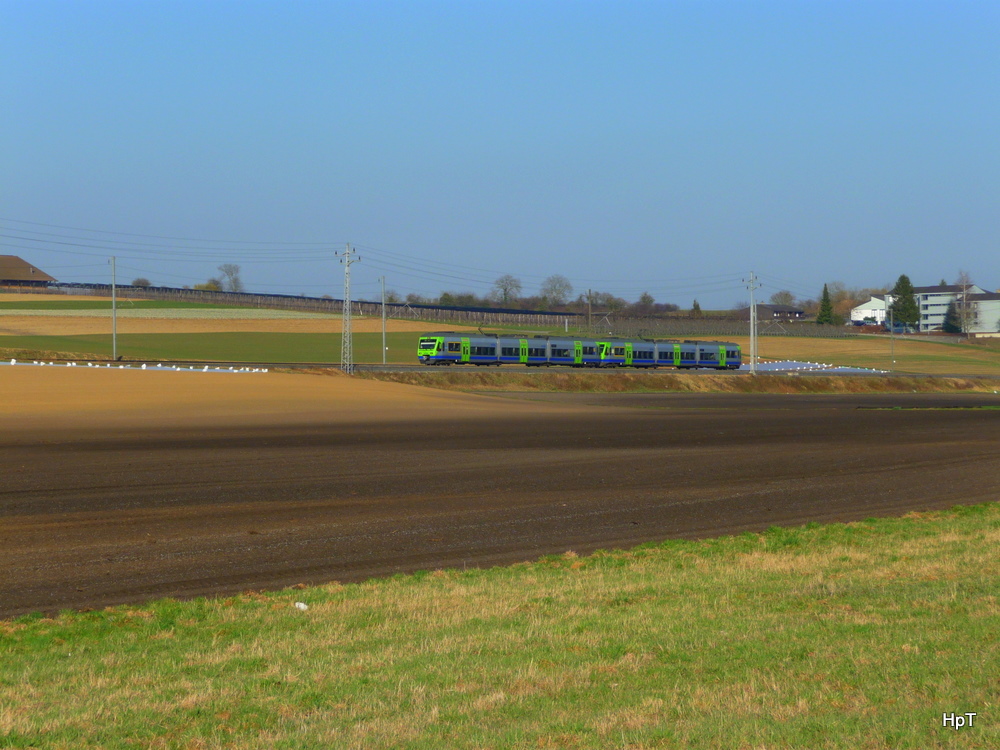 bls - Nina Triebwagen unterwegs bei Ins am 21.03.2012