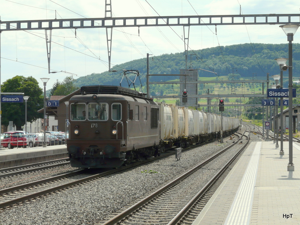 BLS - Re 4/4 178 mit Gterzug unterwegs in Sissach am 15.06.2012
