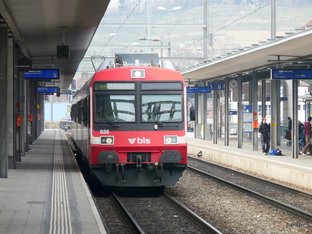 BLS - Regio nach Interlaken Ost an der Spitze mit dem Steuerwagen ABt 50 85 80-35 936-4 im Bahnhof Spiez am 23.03.2013