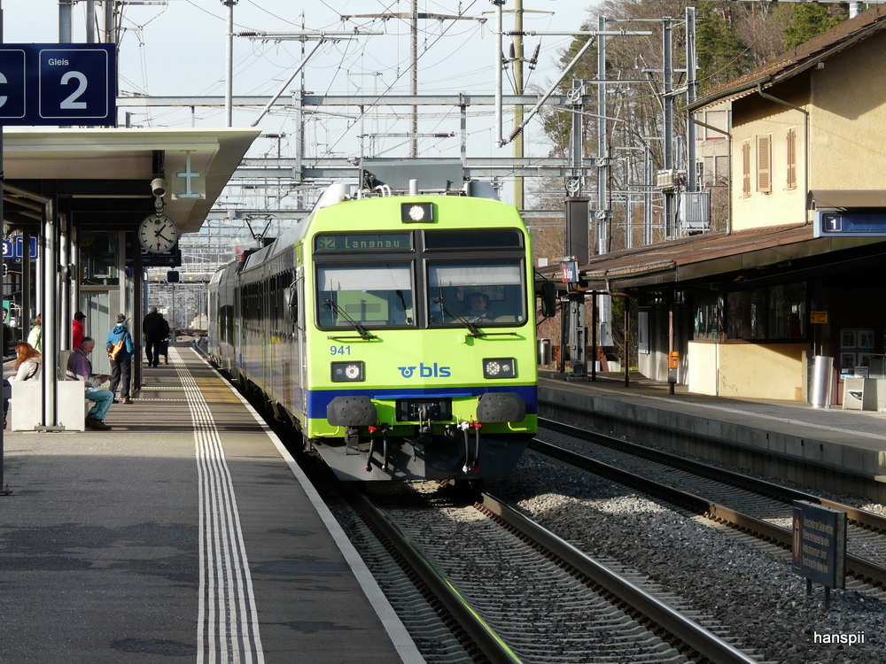 bls - Regio nach Langnau im Bahnhof Gmligen mit dem Steuerwagen ABt 50 85 80-35 941-6 an der Front am 31.12.2012