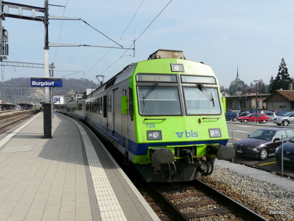 bls - Regio nach Langnau bei der ausfahrt aus dem Bahnhof Burgdorf am 02.04.2013