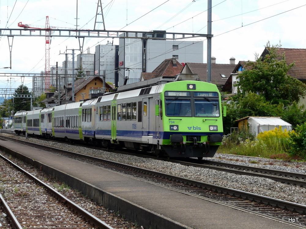 bls - Regio nach Laupenn im Bahnhopf Bmpliz Sd am 07.08.2011