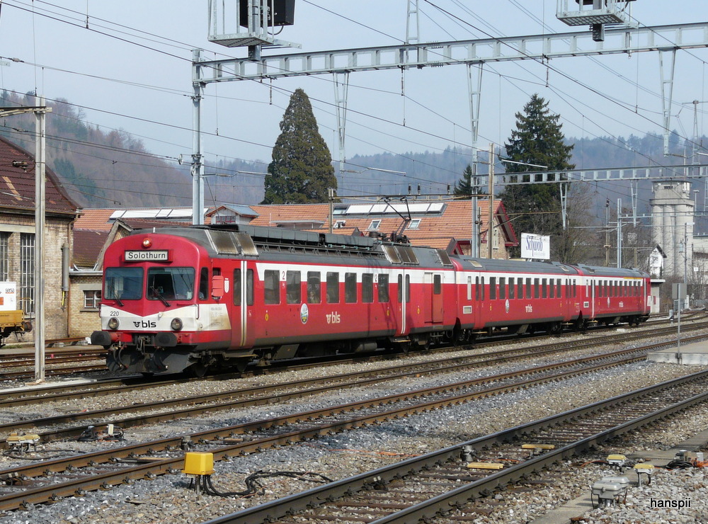 bls - Regio nach Solothurn bei der ausfahrt aus dem Bahnhof Burgdorf am 02.04.2013