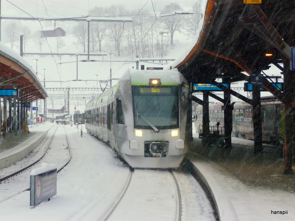 bls - Regio nach Spiez mit dem Triebzug RABe 535 118 im Bahnhof Zweisimmen  am 06.12.2012