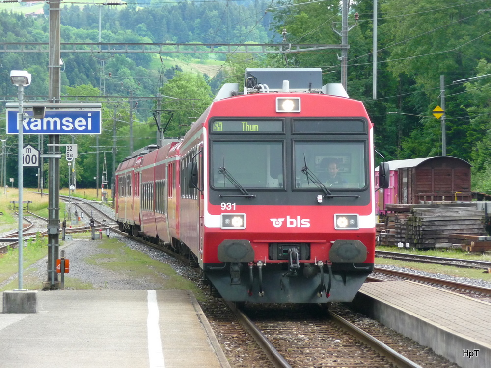 bls - Regio nach Thun bei der einfahrt in den Bahnhof von Ramsei am 11.06.2011