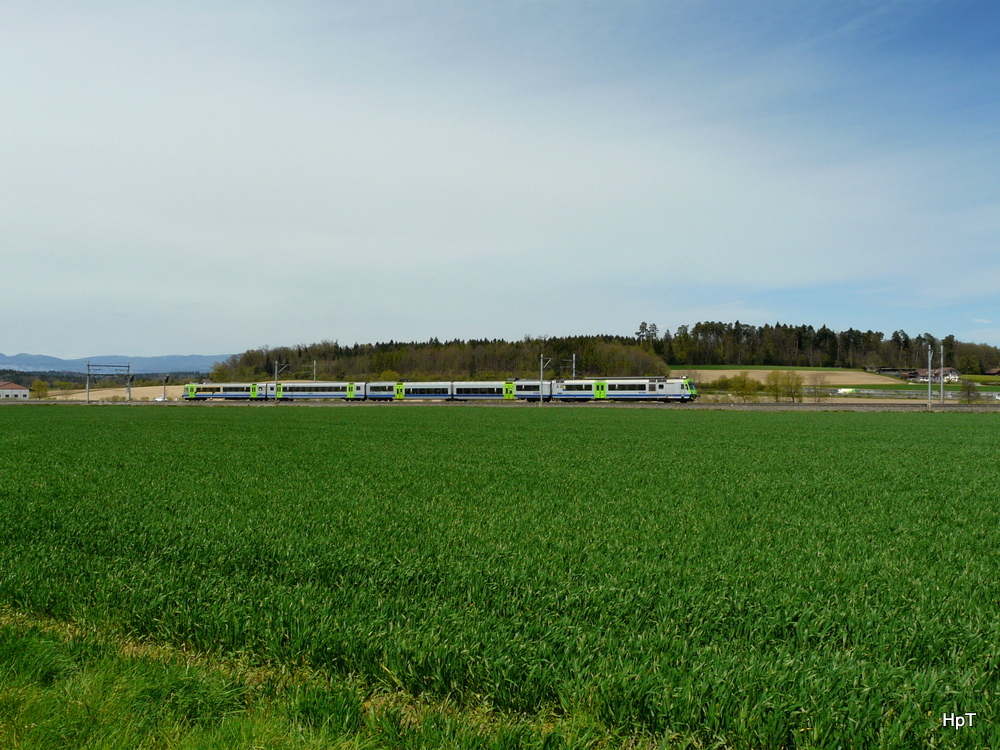 bls - S3 Regio von Biel/Bienne nach Bern - Belp unterwegs bei Schpfen am 26.04.2012