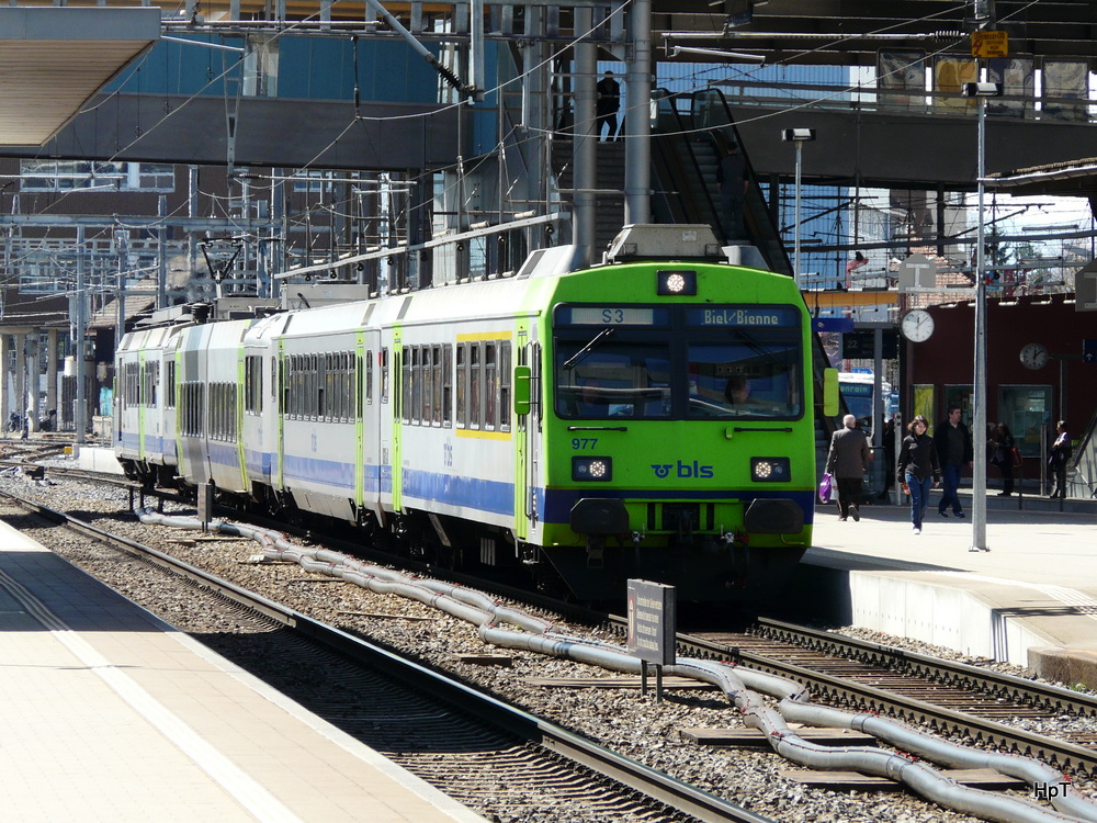 bls - S3 Regio nach Biel/Bienne im Bahnhof Zollikofen am 26.04.2012