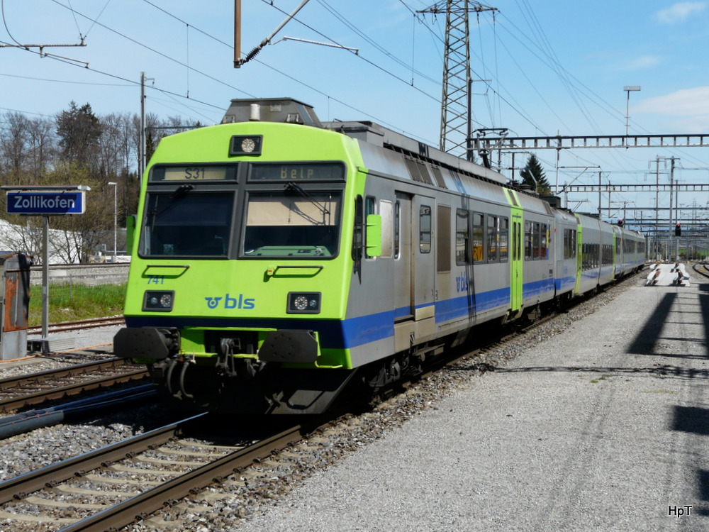 bls - S31 Regio nach Belp bei der einfahrt in den Bahnhof Zollikofen am 26.04.2012 .. Standort des Fotografen auf dem Perron..
