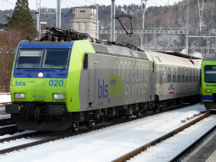 bls - Schnappschuss von der 485 020-2 vor Rolla bei der Durchfahrt im Bahnhof Burgdorf am 30.01.2010