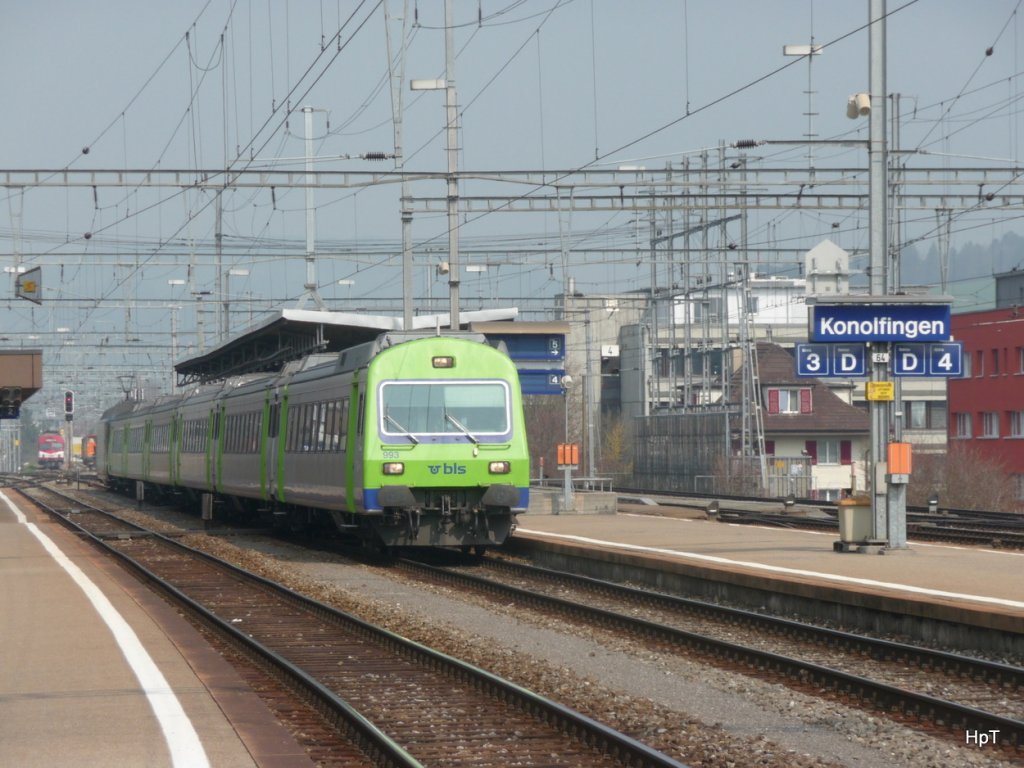 BLS - Schnellzug nach Bern von Luzern bei der einfahrt in den Bahnhof von Konolfingen am 09.04.2010