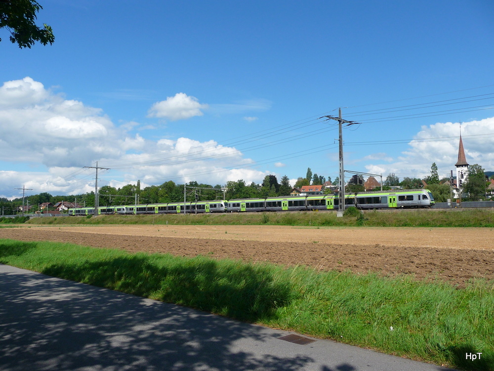 bls - Schnellzug nach Bern mit 3 Ltschberger unterwegs bei Mnsigen am 29.08.2010