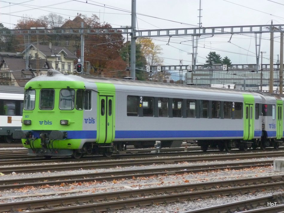 bls - Steuerwagen 2 Kl. Bt 50 63 29-34 901-0 abgestellt im Bahnhofsareal vom Bahnhof Bern am 09.11.2009