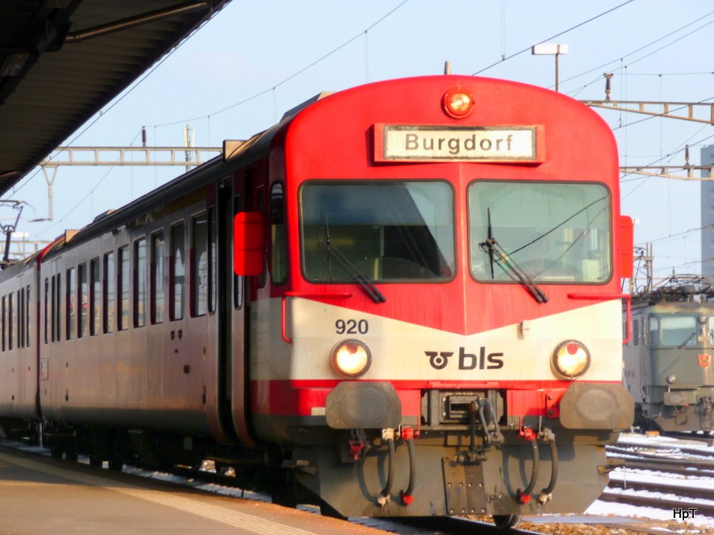 bls - Steuerwagen ABt 50 38 38-33 920 im Bahnhof Solothurn am 07.03.2010
