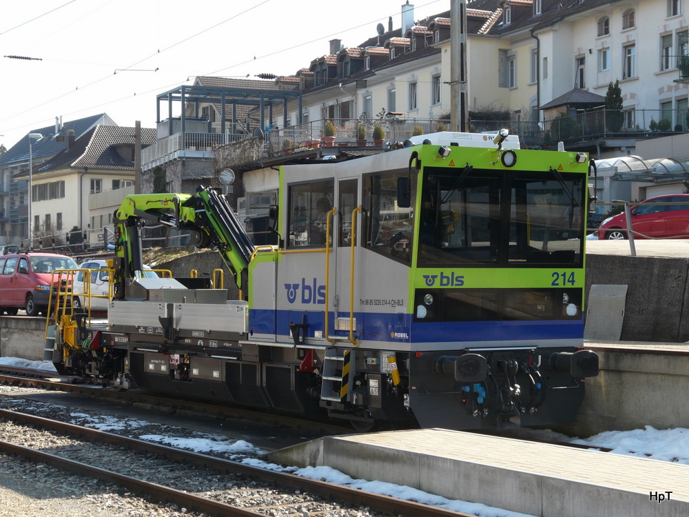 bls - Tm 2/2 235 214-4 in Huttwil am 02.03.2012
