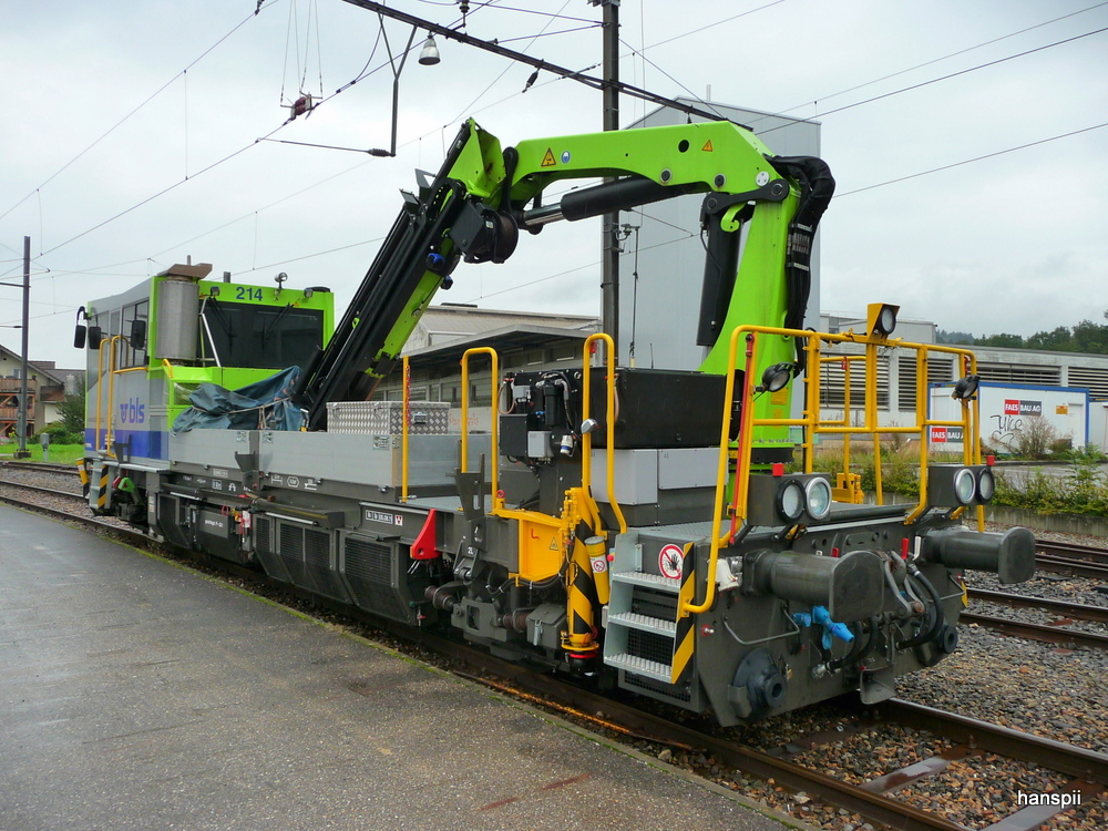 bls - Tm 2/2 98 85 5235 214-4 im Bahnhof Oberburg am 22.09.2012