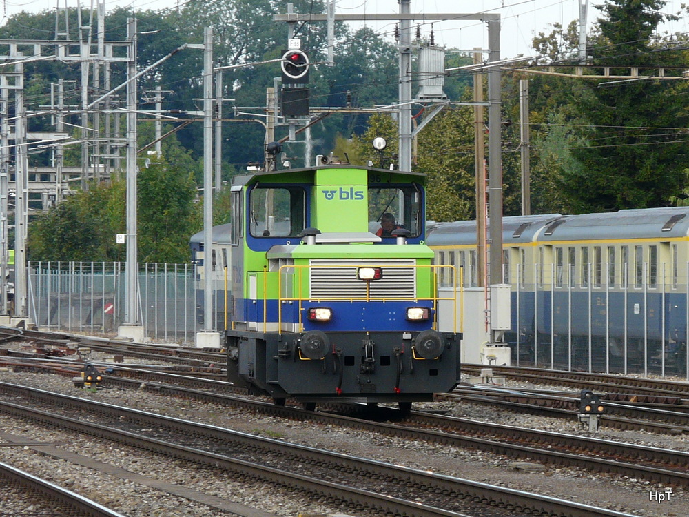 bls - Tm 2/2  99 85 52 35 ... bei der durchfahrt im Bahnhof Burgdorf am 17.09.2012