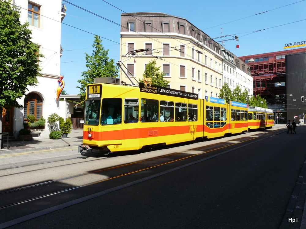 BLS - Tram Be 4/4 259 zusammen mit dem Be 4/6 101 unterwegs auf der Linie 10 in der Stadt Basel am 25.05.2012
