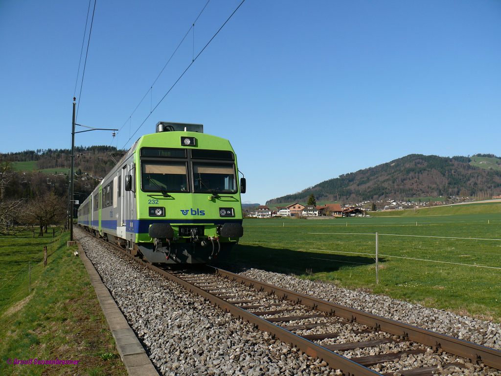 BLS Triebwagen-232(RBDe 566 232) unterwegs als Regionalzug Konolfingen-Thun. 2012-03-30 Herbligen

