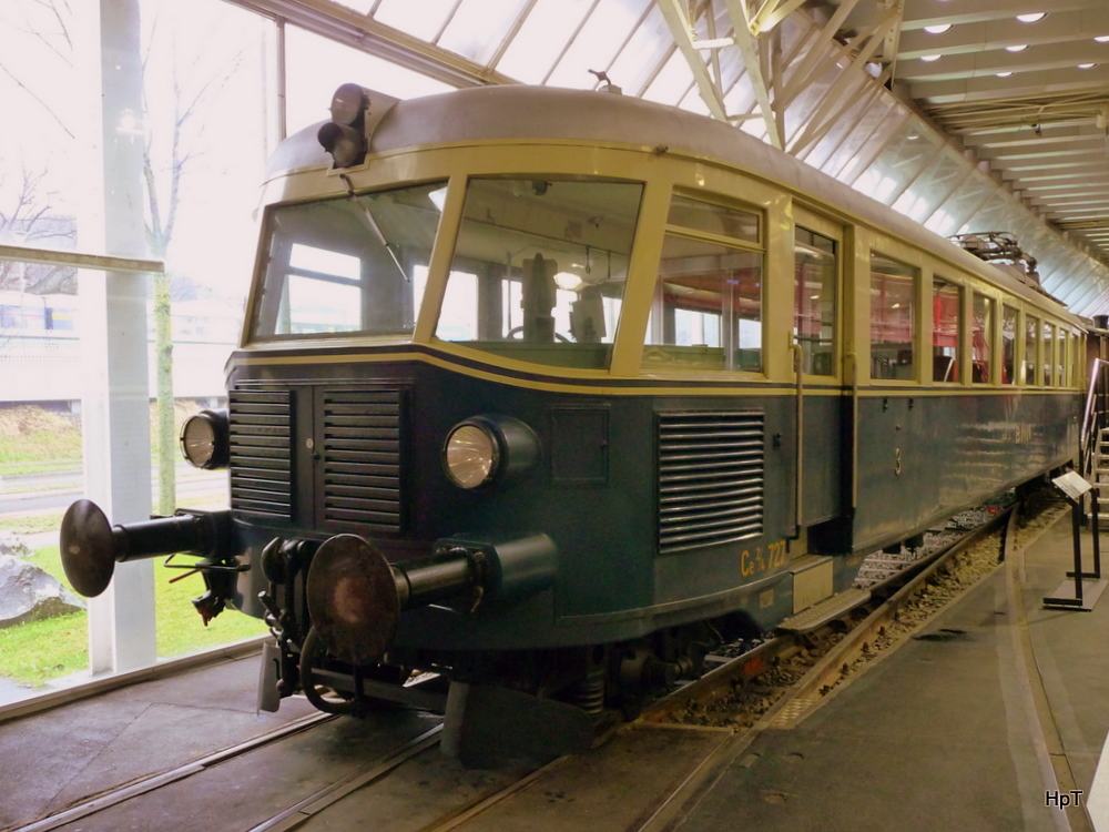 BLS - Triebwagen Ce 2/4  727 im Verkehrshaus in Luzern am 19.03.2011