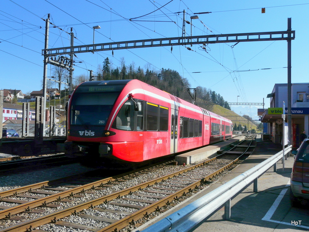 bls - Triebwagen RABe 2/8  526 263-9 im Bahnhof Menznau am 02.03.2012