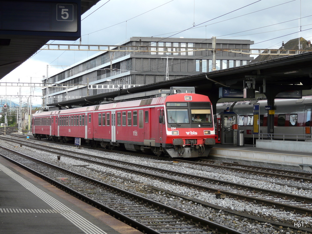bls - Triebwagen RBDe 4/4 566 234-1 im Bahnhof Solothurn am 24.07.2011