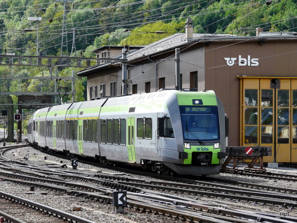 bls - Triebzge  Ltschberger  RABe 535 112 und RABe 535 ... bei der einfahrt in den Bahnhof Brig am 10.05.2010