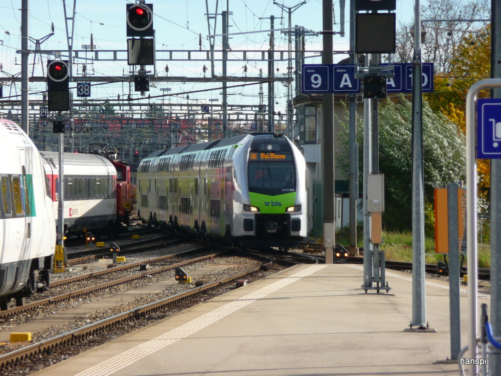 bls - Triebzug    MUTZ    RABe 515 004-0 bei der einfahrt in den Bahnhof Biel am 03.11.2012
