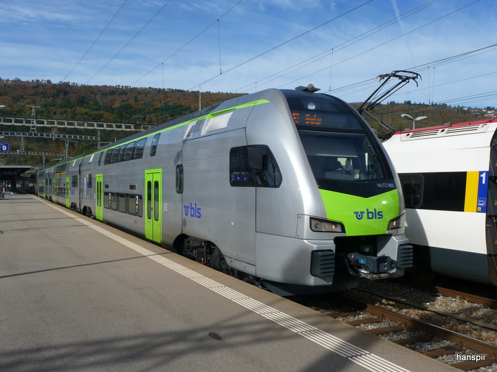 bls - Triebzug RABe 515 003-2 im Bahnhof Biel am 03.11.2012